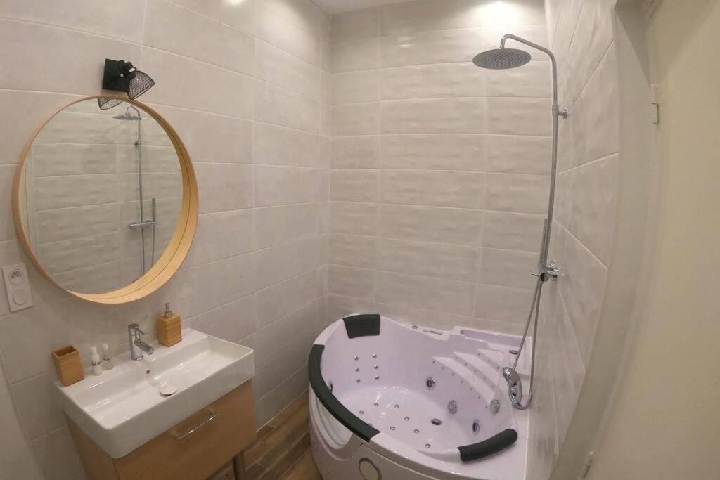 Апартаменты L'Escapade De Lyon, Charpennes, Jacuzzi Et Emplacement Ideal Вийёрбан Экстерьер фото